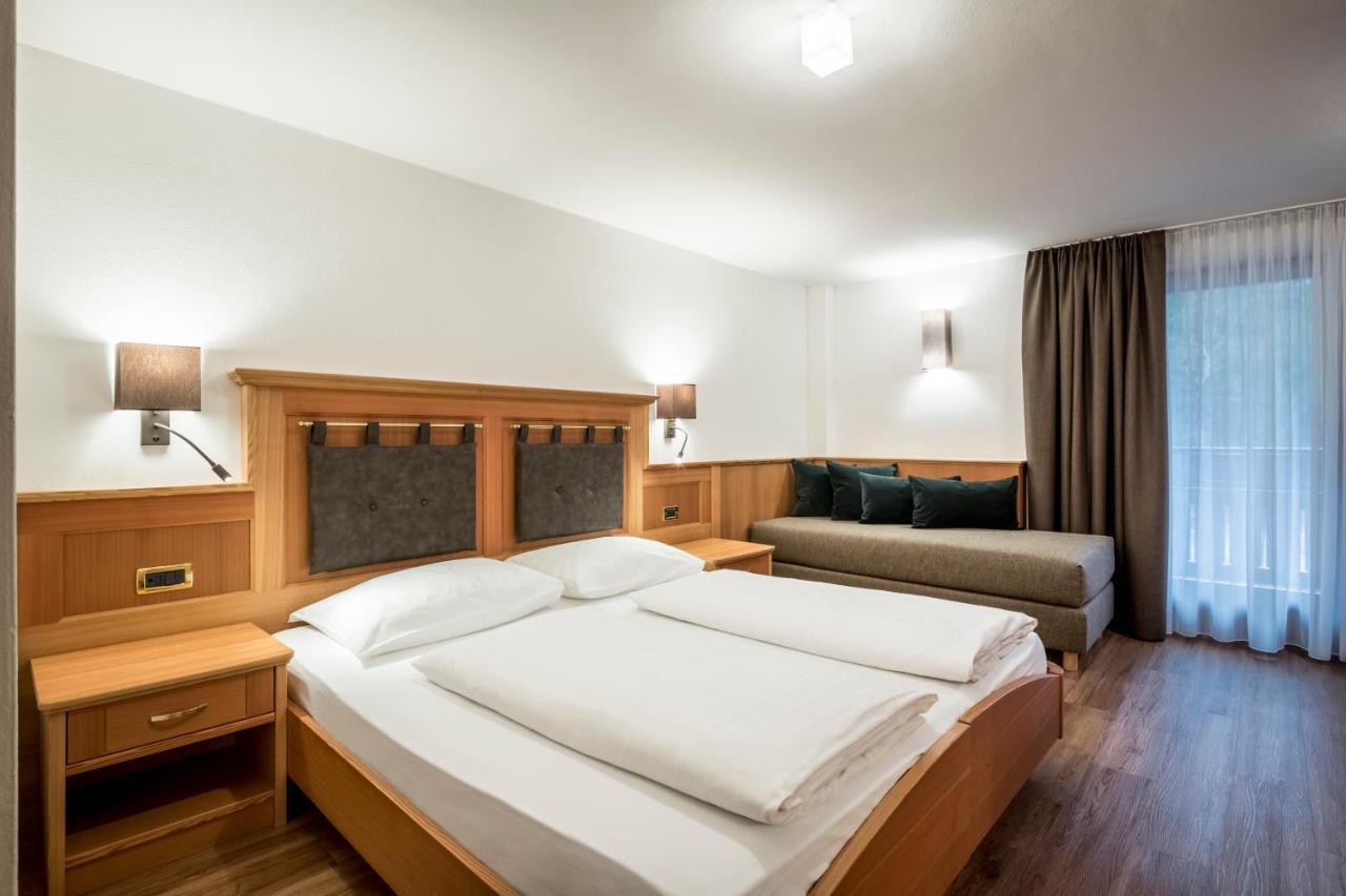 Hotel Des Alpes 拉维拉 外观 照片