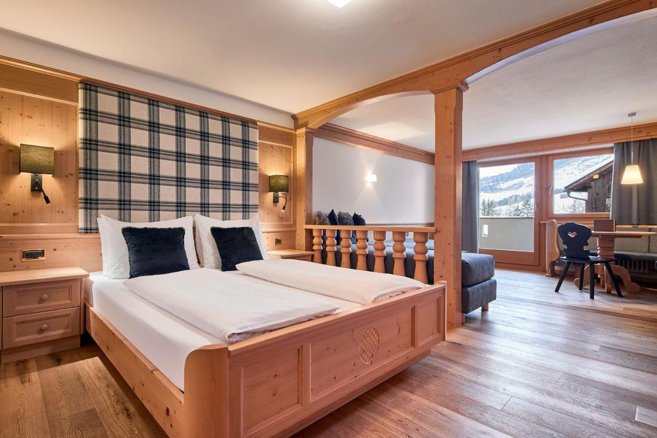 Hotel Des Alpes 拉维拉 外观 照片